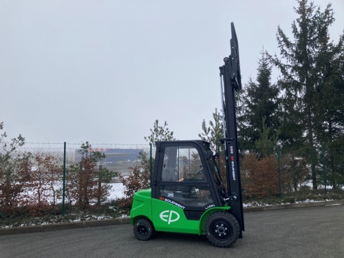 Čelní vysokozdvižný vozík EP EFL353 80V/280Ah; 150A externí nabíječ