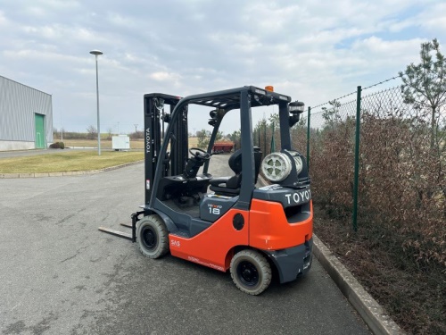 Čelní vysokozdvižný vozík TOYOTA 02-8FGF18