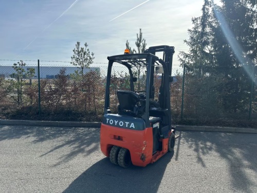 Čelní vysokozdvižný vozík TOYOTA 02-8FBET15