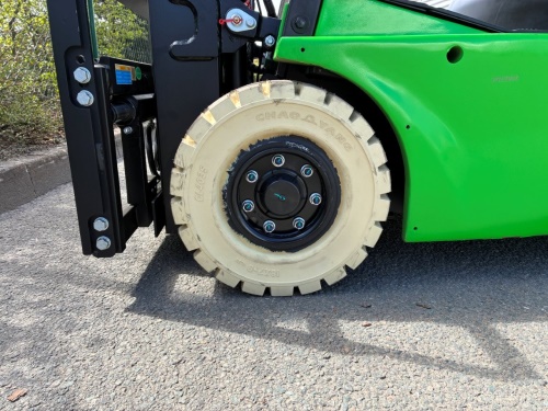 Čelní vysokozdvižný vozík EP TVL182; 80V/230Ah