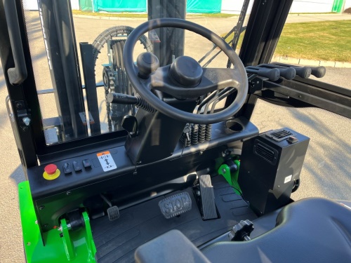 Čelní vysokozdvižný vozík EP EFL352X5; 80V/280Ah (560Ah)