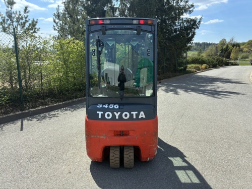Čelní vysokozdvižný vozík TOYOTA 8FBE18T