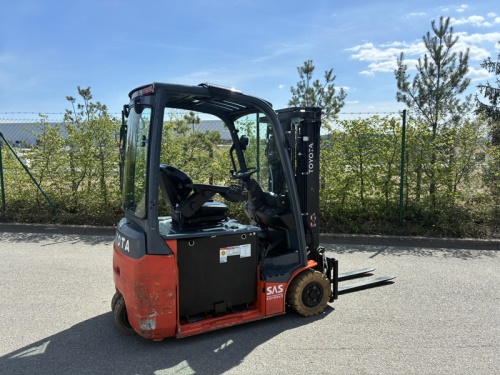 Čelní vysokozdvižný vozík TOYOTA 8FBE18T