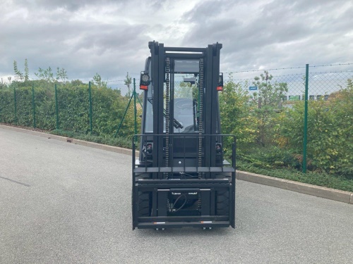 Čelní vysokozdvižný vozík EP CPCD35T8