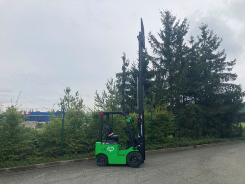 Čelní vysokozdvižný vozík EP EFL181; 48V/150Ah