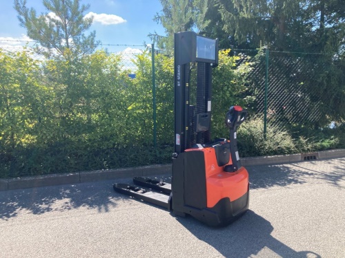 Elektrický vysokozdvižný vozík BT SWE 140